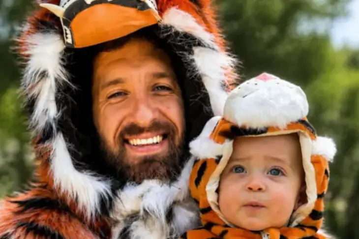 About Solar Panther: The owner and his child are dressed up as Tigers for Roof Tiger